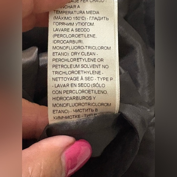 Agnona Gray Sheath Dress. Cap Sleeves, Side Pockets, Back Zip. Timeless Elegance - Picture 13 of 15